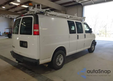 2016 Chevrolet Express 2500 Work Van z USA, uszkodzony, nr VIN 1GCWGAFF6G1330382